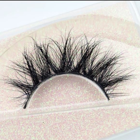 Allura Mink Lashes - Picture 2 of 8